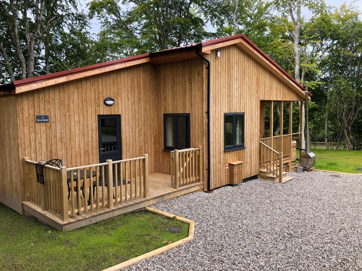 Breckland Lodge 2 With Hot Tub Belladrum Bagian luar foto