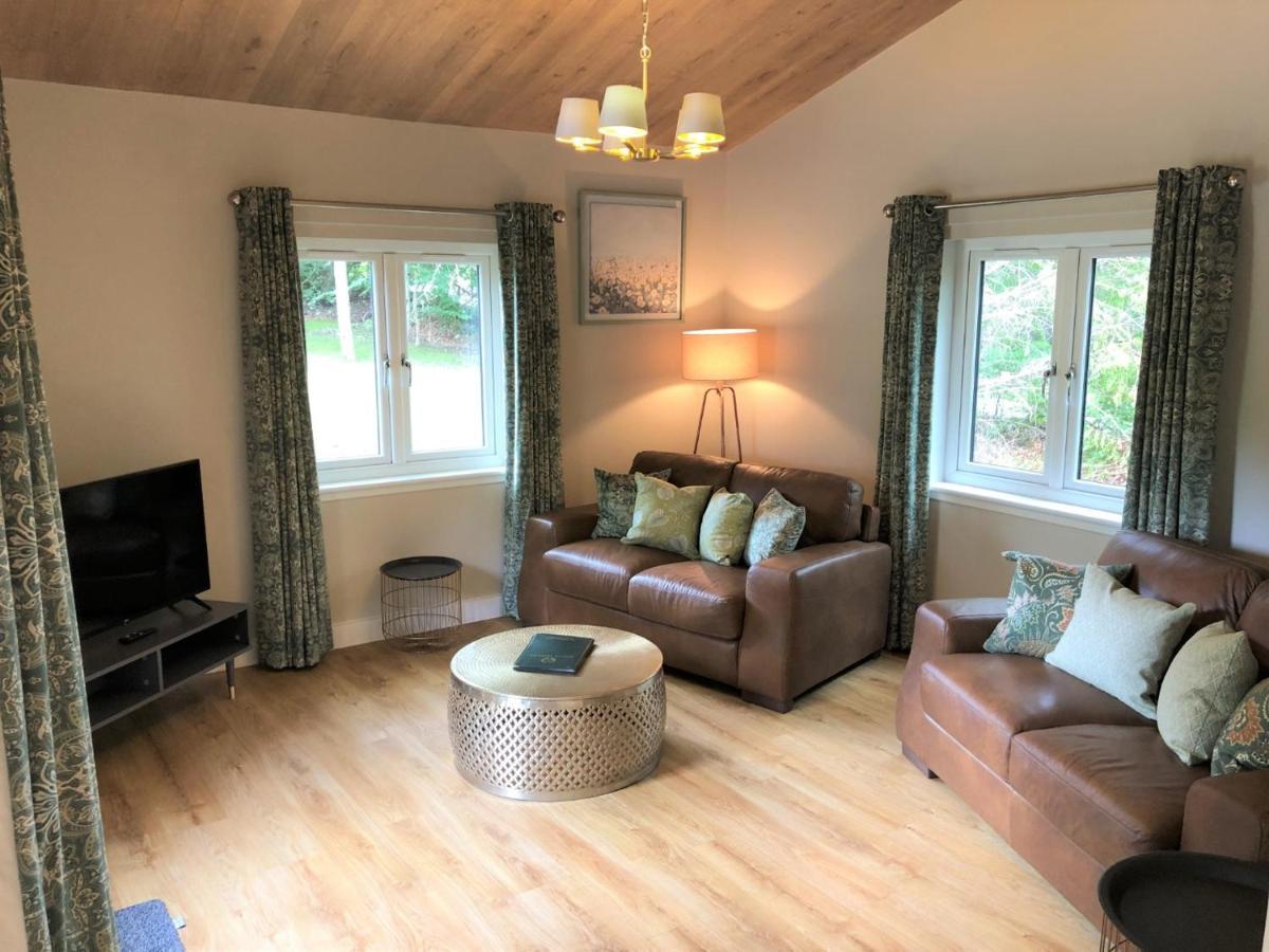 Breckland Lodge 2 With Hot Tub Belladrum Bagian luar foto