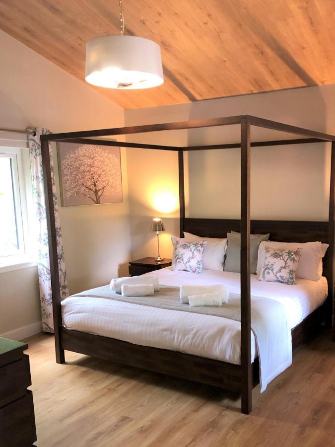 Breckland Lodge 2 With Hot Tub Belladrum Bagian luar foto